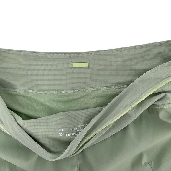 The North Face Summer Light 2.5" Shorts Astro Lime Mist Women XL NEW NF0A85YT - Picture 3 of 7